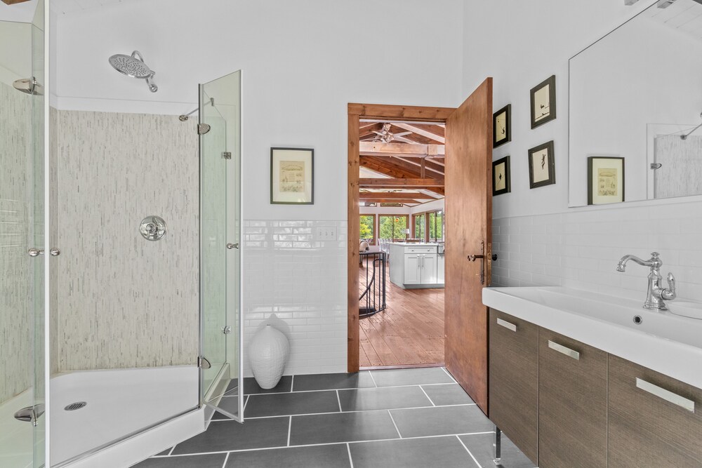 Stunning Catskills lodge with private lake in 70 acres Deals & Reviews