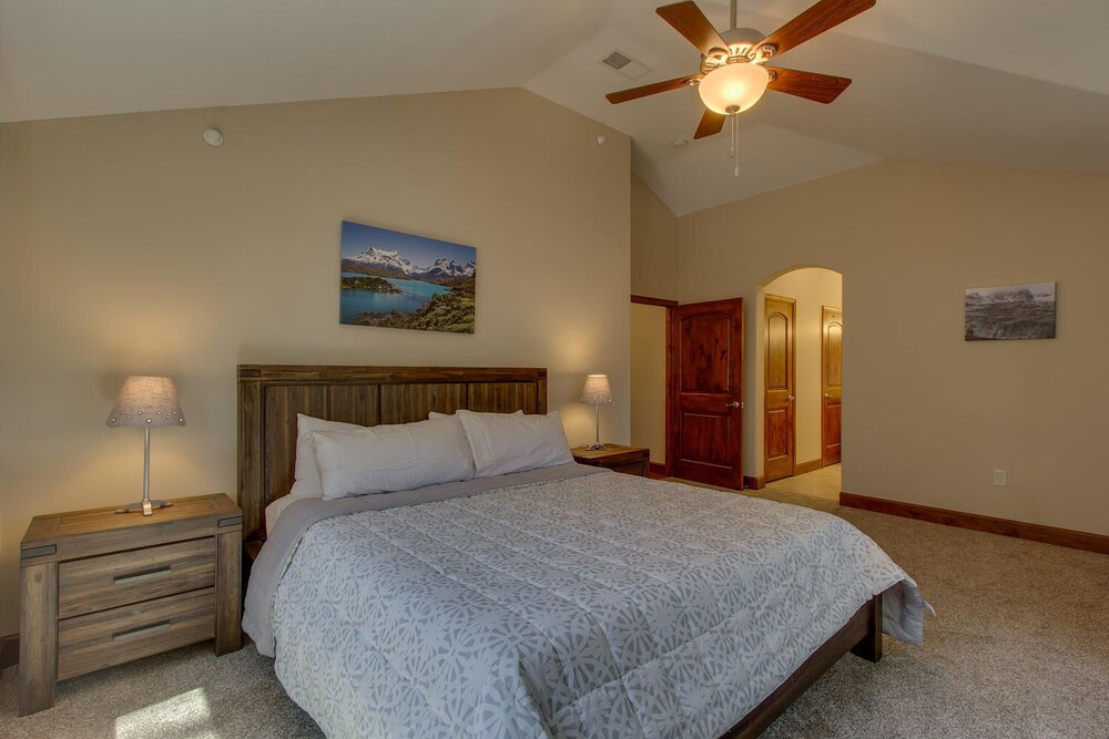 Air Conditioning, Shuffleboard, Walk to Heavenly/ Casinos/ Lake, Grill