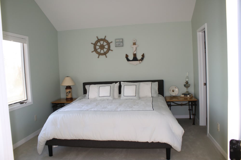 Lake Namakagon Private Sunrise Cove private dock plus 2 kayaks