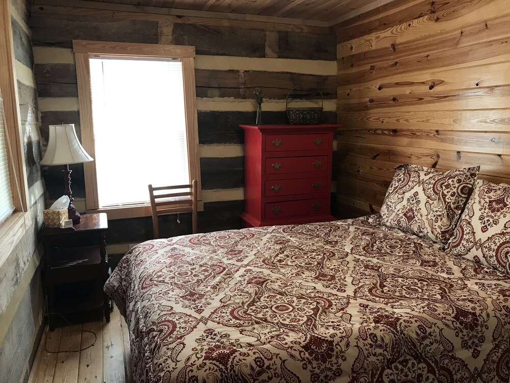 The Natchez quiet front porch & rockers. in Barboursville Best