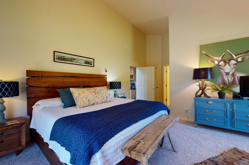 Riverfront Home w/ a Private Hot Tub, Gazebo, Deck w/ River Views