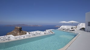 Outdoor pool, open 8:00 AM to 7:00 PM, pool umbrellas, pool loungers