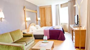 In-room safe, individually decorated, individually furnished, desk