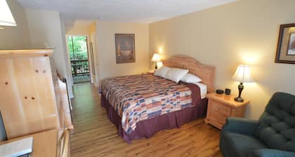 Jonathan Creek Inn and Villas