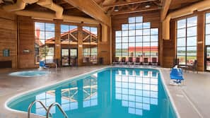 Indoor pool, free cabanas, sun loungers