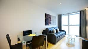 Premium bedding, laptop workspace, iron/ironing board, free WiFi