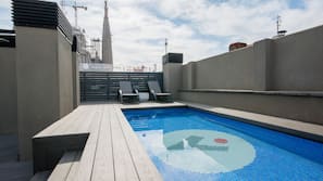 Außenpool, geöffnet von 09:00 Uhr bis 21:00 Uhr, Sonnenschirme