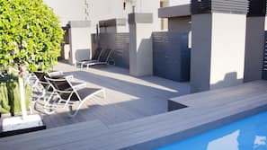 Außenpool, geöffnet von 09:00 Uhr bis 21:00 Uhr, Sonnenschirme