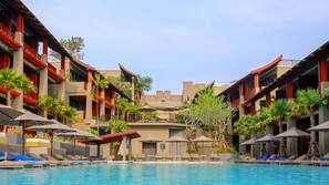 3 outdoor pools, open 7:00 AM to 7:00 PM, pool umbrellas, sun loungers