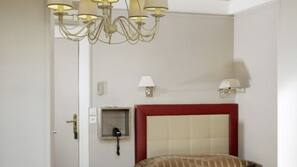 In-room safe, desk, soundproofing, free WiFi