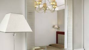In-room safe, desk, soundproofing, free WiFi