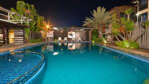 Outdoor pool, pool loungers