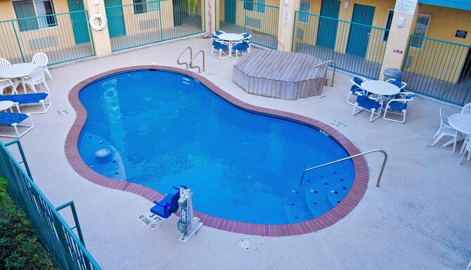 エクスペディア