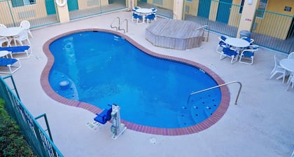Top Hotels with a Pool in Edinburg, TX | Hotels.com