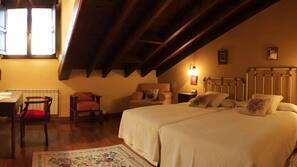 Ropa de cama de alta calidad, escritorio, cortinas opacas