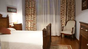 Ropa de cama de alta calidad, escritorio, cortinas opacas