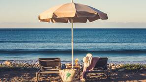 Private beach, sun-loungers, beach umbrellas, beach towels