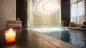 Indoor pool, sun loungers