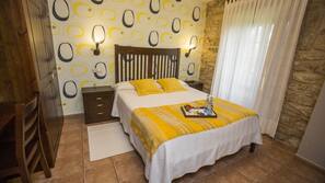 Escritorio, cunas o camas infantiles (de pago), wifi gratis