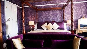 Premium bedding, in-room safe, individually decorated