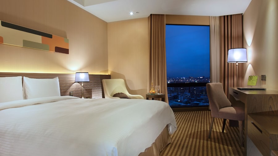 Park City Hotel Luzhou Taipei