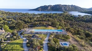 3 outdoor pools, pool umbrellas, sun loungers