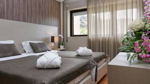 Coffre-forts dans les chambres, bureau, rideaux occultants