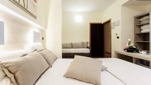 Copriletto in piuma, minibar, una cassaforte in camera