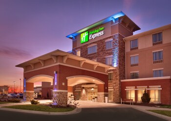 Holiday Inn Express and Suites Overland Park