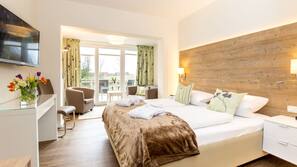 Hypo-allergenic bedding, down duvet, in-room safe