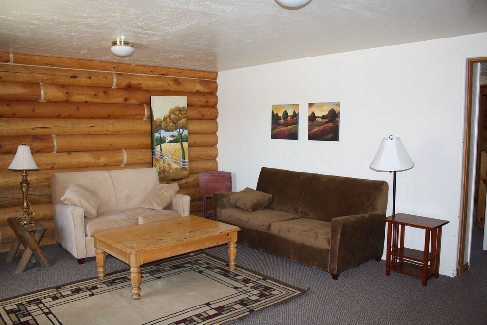 Living room, Heart 6 Ranch