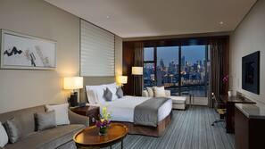 Down duvet, minibar, in-room safe, desk