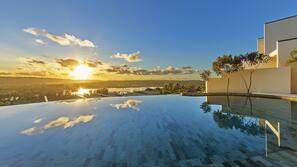 Outdoor pool, free pool cabanas, pool loungers