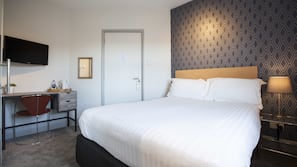 Egyptian cotton sheets, hypo-allergenic bedding, desk, blackout curtains