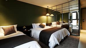 In-room safe, blackout drapes, free WiFi