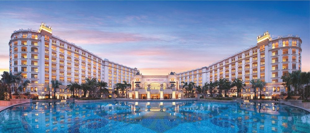 Crowne Plaza Resort Sanya Bay  IHG Hotel Reviews  Photos Rates