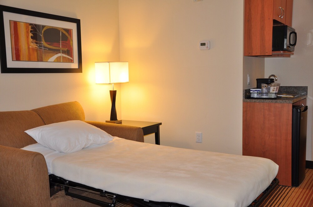 Holiday Inn Express Hotel & Suites Prattville South, an IHG Hotel