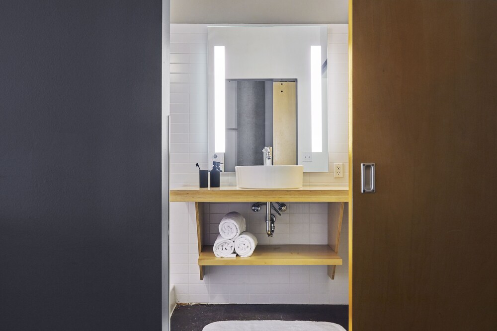 Canvas Hotel Dallas in Dallas Best Rates & Deals on Orbitz