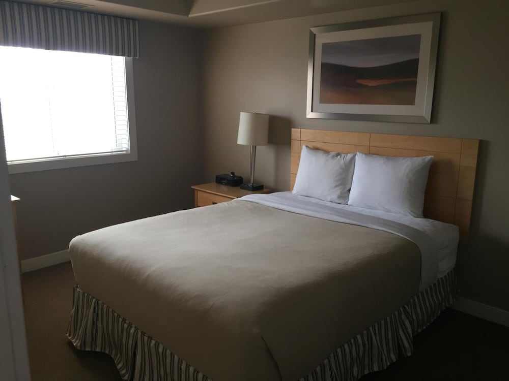 Clearwater Residence Hotel Timberlea, Fort McMurray Room Prices