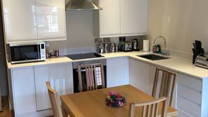 Full-sized fridge, microwave, hob, coffee/tea maker