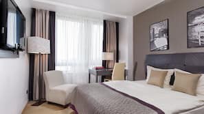 Premium bedding, pillowtop beds, in-room safe, desk
