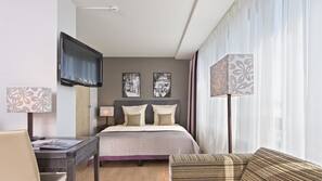 Premium bedding, pillowtop beds, in-room safe, desk