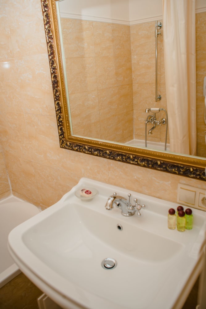 Photo - Olympic Hotel