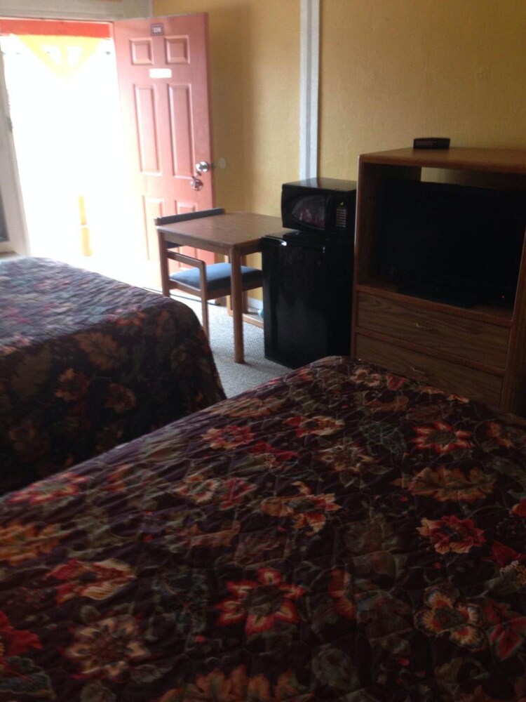 Sportsman Inn and Suites Reviews, Photos & Rates