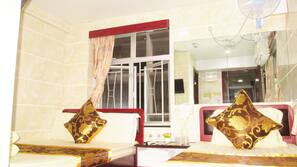 Select Comfort beds, in-room safe, desk, soundproofing