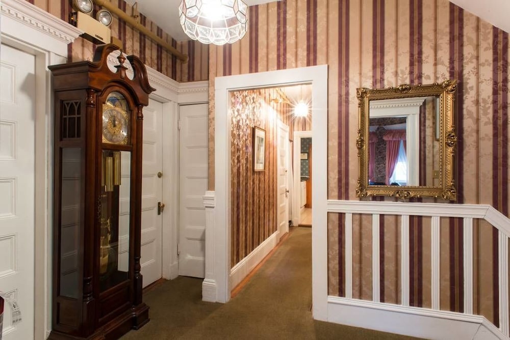 Coolidge Corner Guest House in Brookline Best Rates & Deals on Orbitz