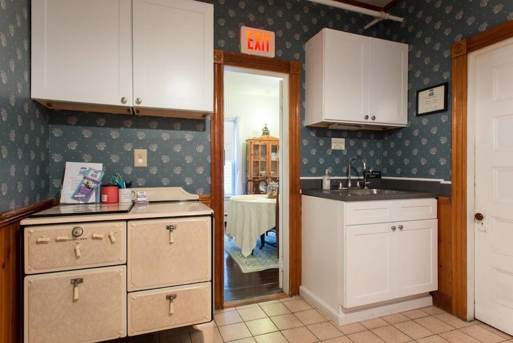 Coolidge Corner Guest House in Boston Best Rates & Deals on Orbitz