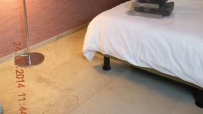 1 Schlafzimmer, hochwertige Bettwaren, Daunenbettdecken, Zimmersafe
