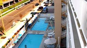 2 outdoor pools, sun loungers