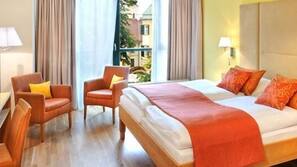 Hochwertige Bettwaren, Minibar, Zimmersafe, kostenloses WLAN